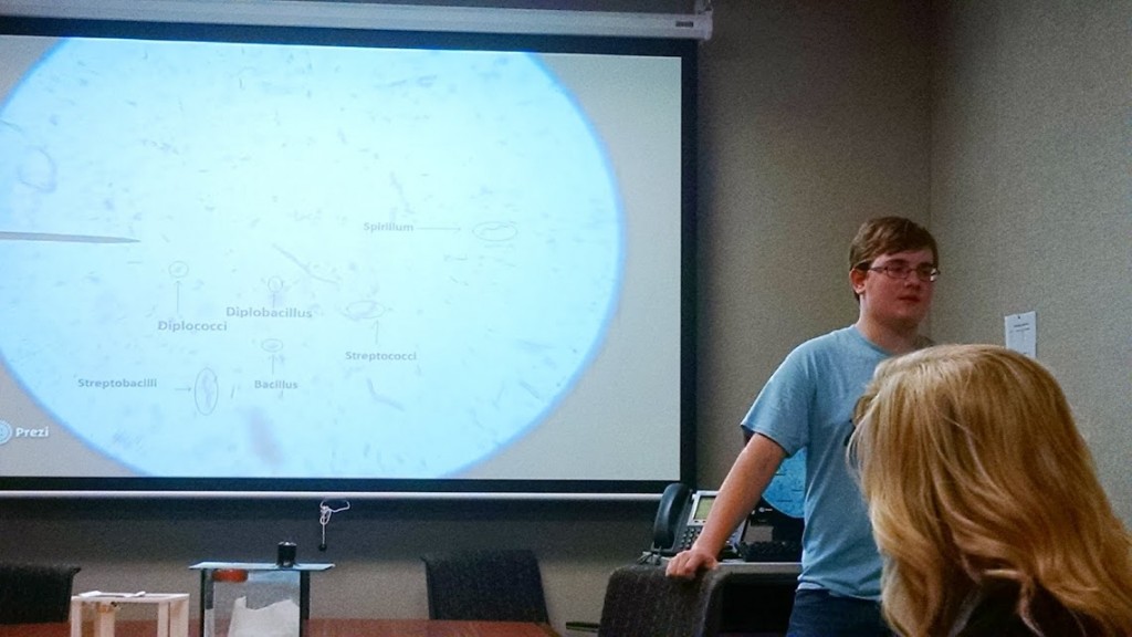 An underclassmen presenting his cell morphology analysis.